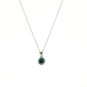 Chaîne en argent avec pendentif en pierre de jade