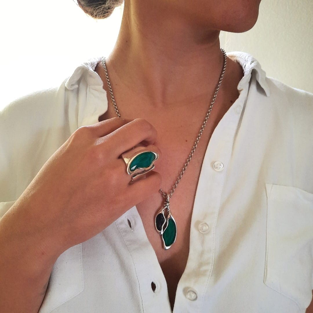 Silberne Gliederkette mit zweifarbigem Anhänger - ASTEROID Halsketten KOOMPLIMENTS