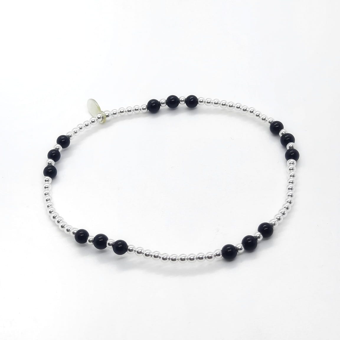 Silbernes Armband mit schwarzen Perlen Armband KOOMPLIMENTS