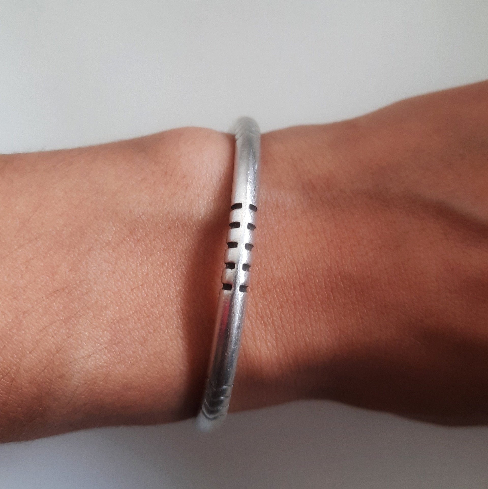 Tuareg Armreif mit schönem Muster - Afrika Armband KOOMPLIMENTS