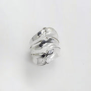 Unregelmäßig geformter breiter Silberring - MACARENA Ringe KOOMPLIMENTS