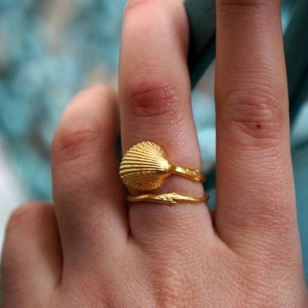 Vergoldeter Muschelring mit Astguss Ringe KOOMPLIMENTS