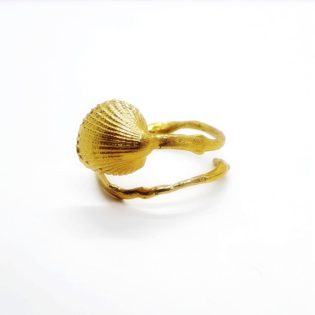 Vergoldeter Muschelring mit Astguss Ringe KOOMPLIMENTS