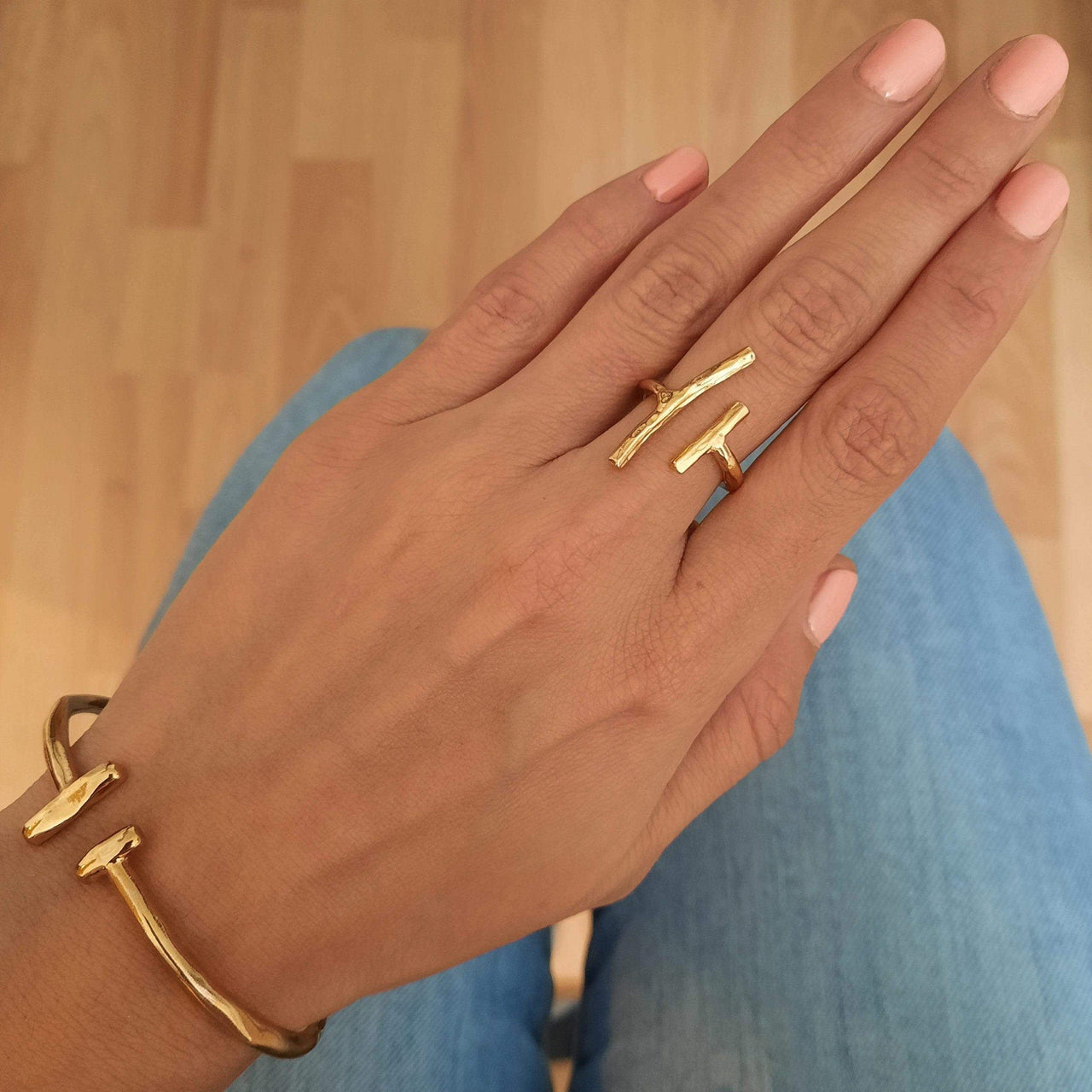 Verstellbarer Armreif - Linien - Gold Armband KOOMPLIMENTS